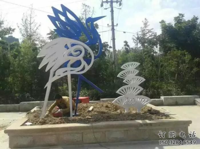 鏤空仙鶴雕塑廠家 生產(chǎn)鏤空不銹鋼仙鶴雕塑