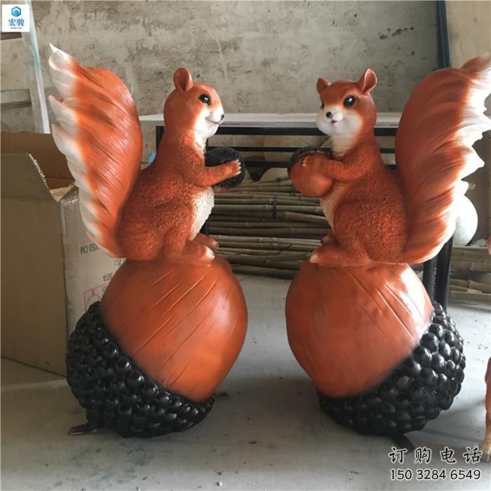 松鼠滾球雕塑廠家 園林小動物 戶外松鼠雕塑制作