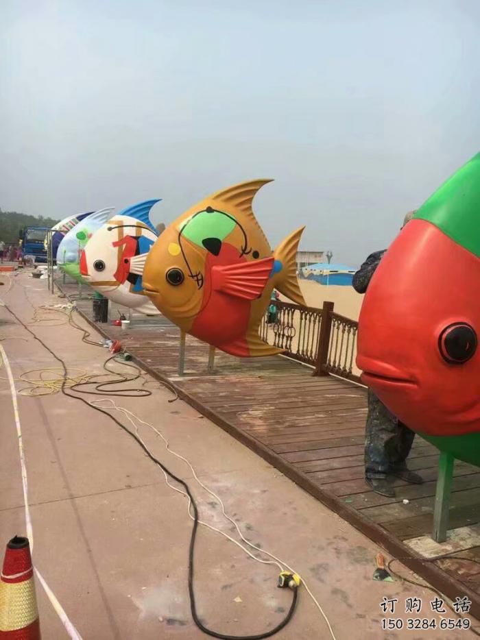 彩繪魚(yú)兒雕塑廠家 卡通噴漆小品 草地抽象魚(yú)兒雕塑 彩繪魚(yú)兒雕塑廠家 卡通噴漆小品 草地抽象魚(yú)兒雕塑