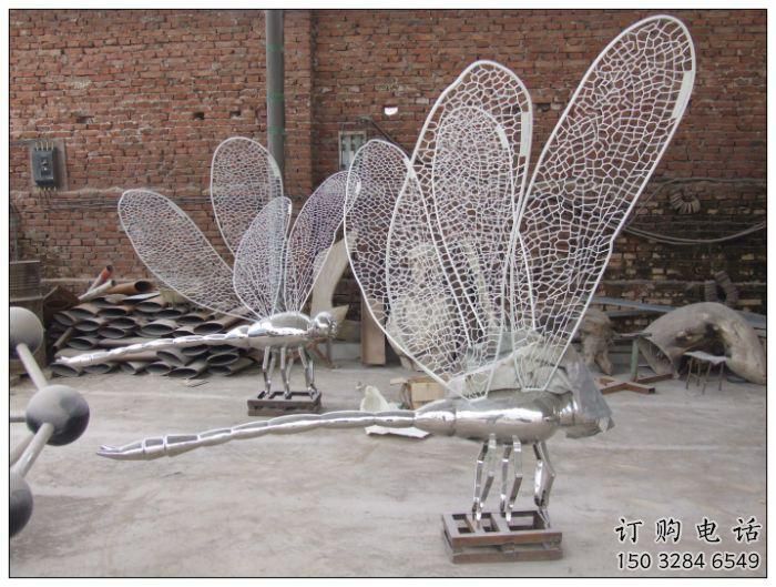 鏤空昆蟲雕塑廠家 現(xiàn)代抽象擺件 草地切面昆蟲雕塑 鏤空昆蟲雕塑廠家 現(xiàn)代抽象擺件 草地切面昆蟲雕塑