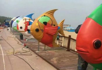 彩繪魚(yú)兒雕塑廠家 卡通噴漆小品 草地抽象魚(yú)兒雕塑