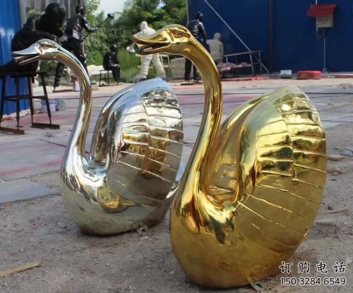 鍍金鵝雕塑廠家 創(chuàng)意村口小品 戶外大型鵝雕塑