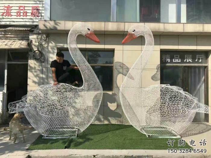 鏤空鵝雕塑廠家 現(xiàn)代抽象擺件 草地切面鵝雕塑 鏤空鵝雕塑廠家 現(xiàn)代抽象擺件 草地切面鵝雕塑