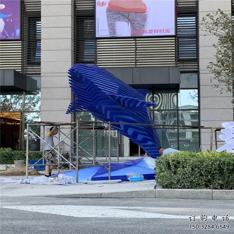 街道金魚雕塑廠家 創(chuàng)意村口小品 酒店拉絲金魚雕塑 街道金魚雕塑廠家 創(chuàng)意村口小品 酒店拉絲金魚雕塑