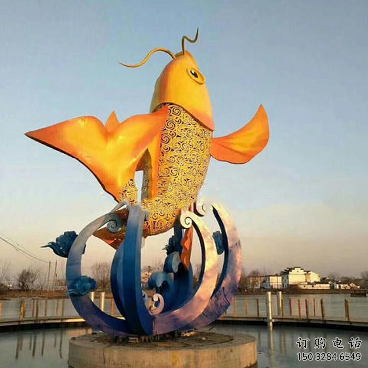 鏤空金魚(yú)雕塑廠家 創(chuàng)意抽象擺件 公園噴漆金魚(yú)雕塑