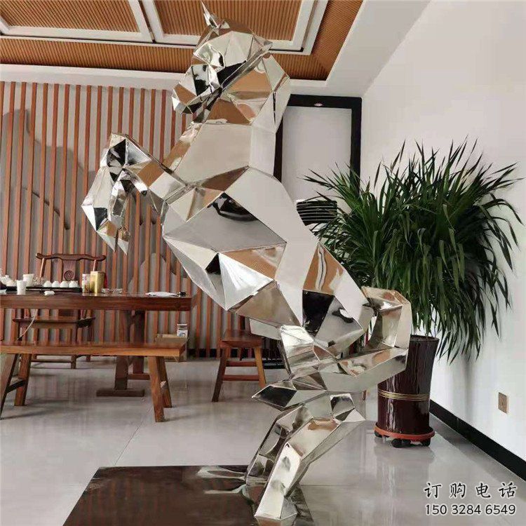 玄關奔馬雕塑廠家 現(xiàn)代創(chuàng)意擺件 風景區(qū)幾何奔馬雕塑 玄關奔馬雕塑廠家 現(xiàn)代創(chuàng)意擺件 風景區(qū)幾何奔馬雕塑