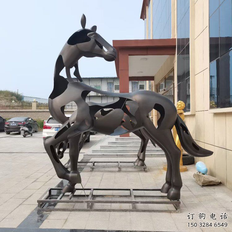 幼兒園跑馬雕塑廠家 卡通噴漆小品 戶外異形跑馬雕塑