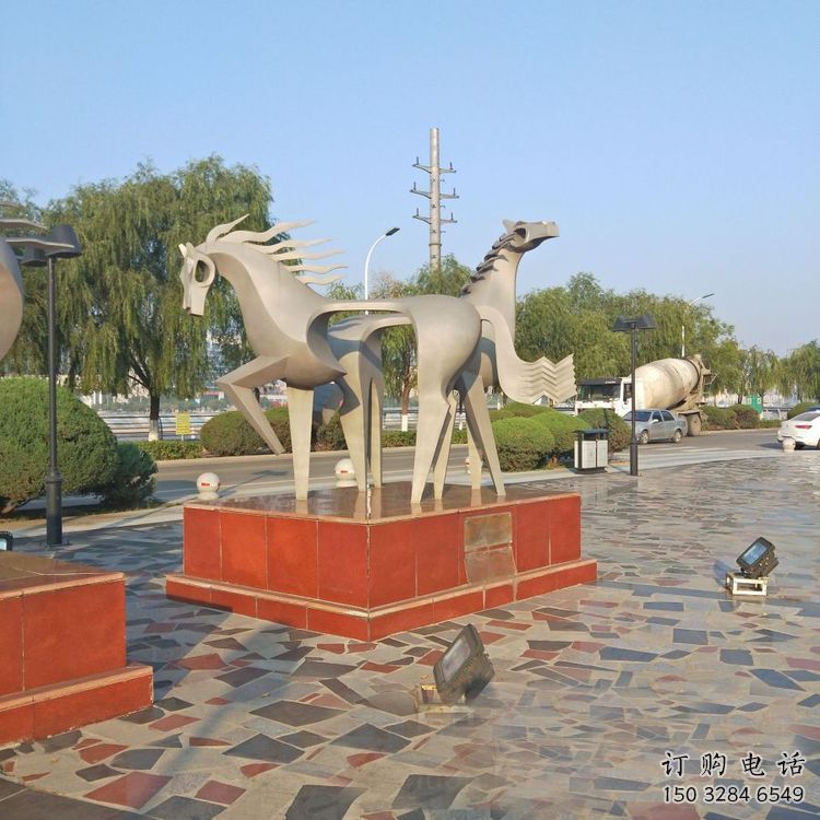 草地跑馬雕塑廠(chǎng)家 公園異形小品 戶(hù)外大型跑馬雕塑