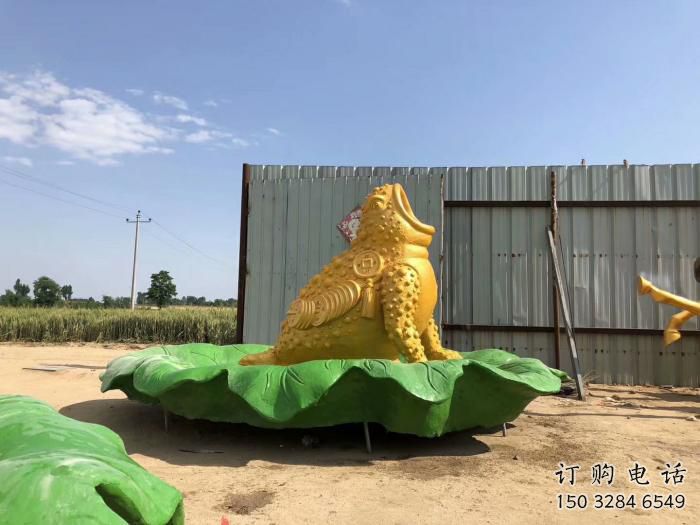 別墅區(qū)金蟾雕塑廠家 卡通噴漆小品 現(xiàn)代抽象金蟾雕塑