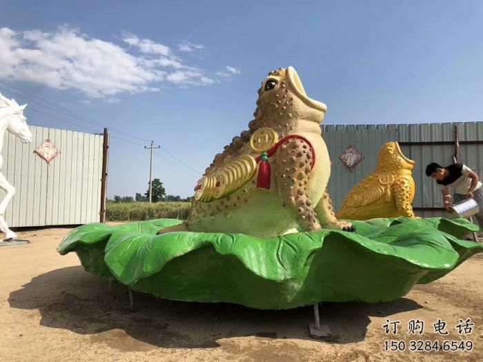 風(fēng)景區(qū)金蟾雕塑廠家 中式戶外擺件 大型仿古金蟾雕塑 風(fēng)景區(qū)金蟾雕塑廠家 中式戶外擺件 大型仿古金蟾雕塑