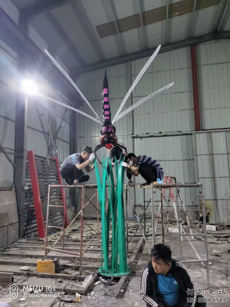 幾何蜻蜓點(diǎn)水雕塑廠家 中式擺件 草地蜻蜓點(diǎn)水雕塑 幾何蜻蜓點(diǎn)水雕塑廠家 中式擺件 草地蜻蜓點(diǎn)水雕塑