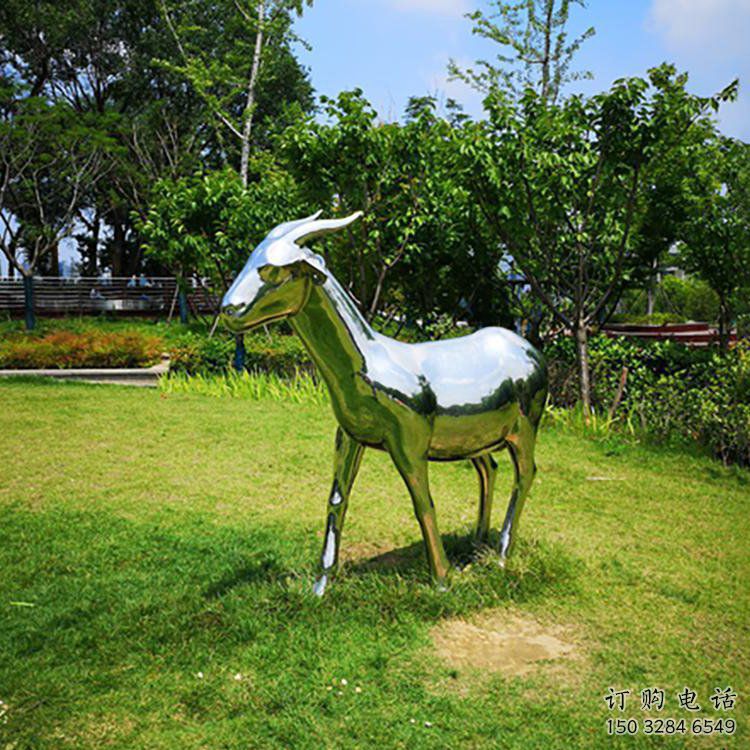 鏡面小羊雕塑廠家 現(xiàn)代公園擺件 游樂(lè)場(chǎng)異形小羊雕塑 鏡面小羊雕塑廠家 現(xiàn)代公園擺件 游樂(lè)場(chǎng)異形小羊雕塑