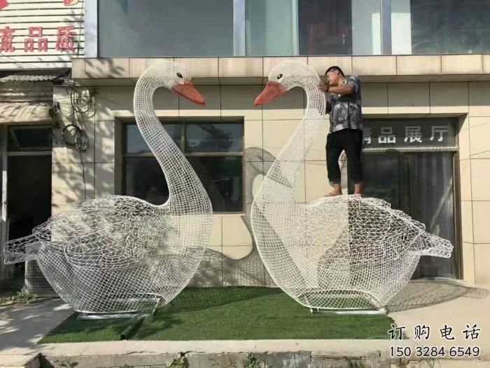 鏤空天鵝雕塑廠家 現(xiàn)代抽象擺件 公園草地天鵝雕塑