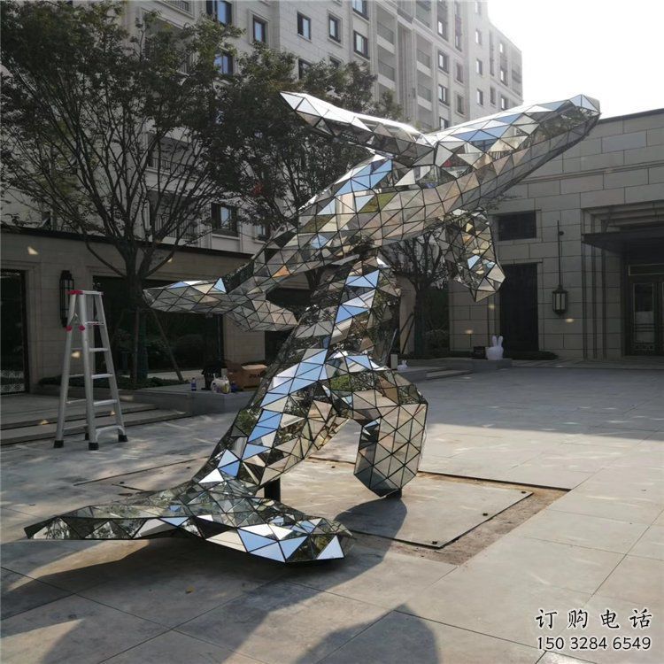 商場(chǎng)鯨魚(yú)雕塑廠家 中式現(xiàn)代小品 酒店拉絲鯨魚(yú)雕塑