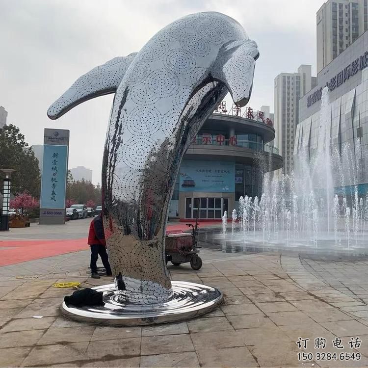 鍛造鯨魚(yú)雕塑廠家 抽象鏡面擺件 廣場(chǎng)啞光鯨魚(yú)雕塑