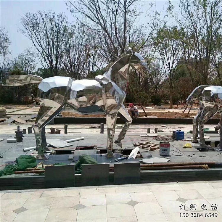 鍛造駿馬雕塑廠家 公園廣場(chǎng)擺件 戶外鏡面駿馬雕塑