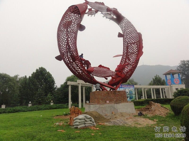商業(yè)街魚跨環(huán)雕塑廠家 大型創(chuàng)意擺件 步行街異形魚跨環(huán)雕塑 商業(yè)街魚跨環(huán)雕塑廠家 大型創(chuàng)意擺件 步行街異形魚跨環(huán)雕塑