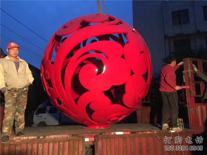 大型商場球狀雕塑廠家 鏤空創(chuàng)意擺件 烤漆不銹鋼球狀雕塑 大型商場球狀雕塑廠家 鏤空創(chuàng)意擺件 烤漆不銹鋼球狀雕塑