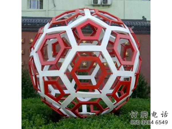 體育場足球雕塑廠家 仿真運(yùn)動(dòng)小品 鏤空不銹鋼足球雕塑