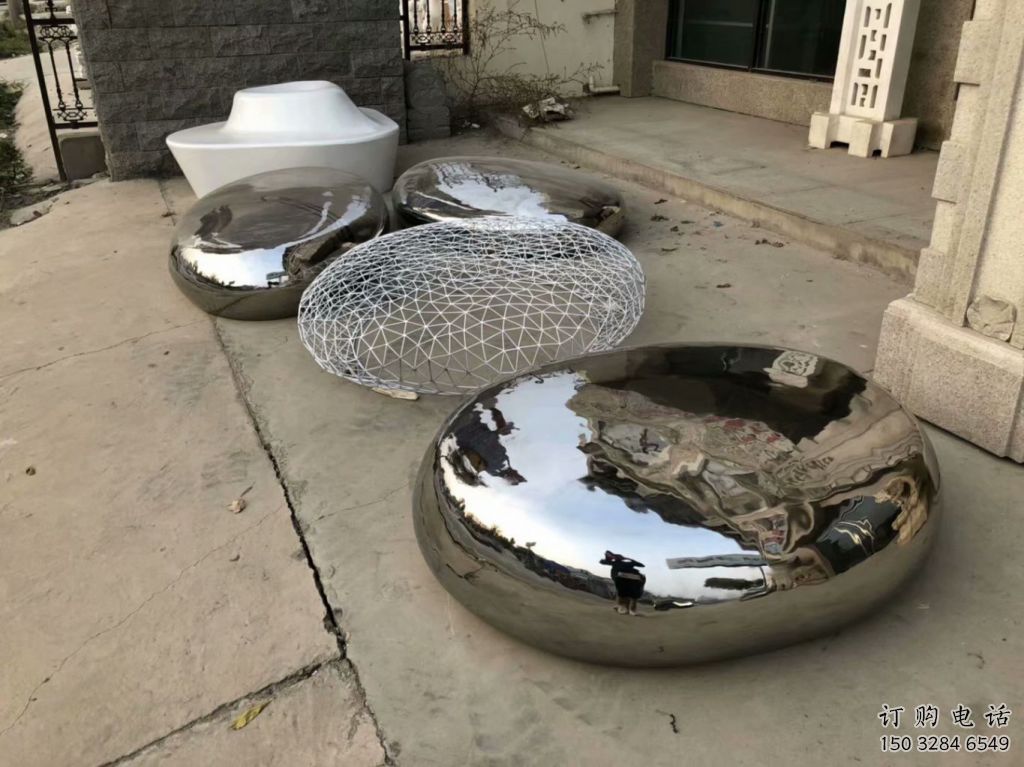 大型鵝卵石雕塑廠家 鍛造發(fā)光小品 現代不銹鋼鵝卵石雕塑