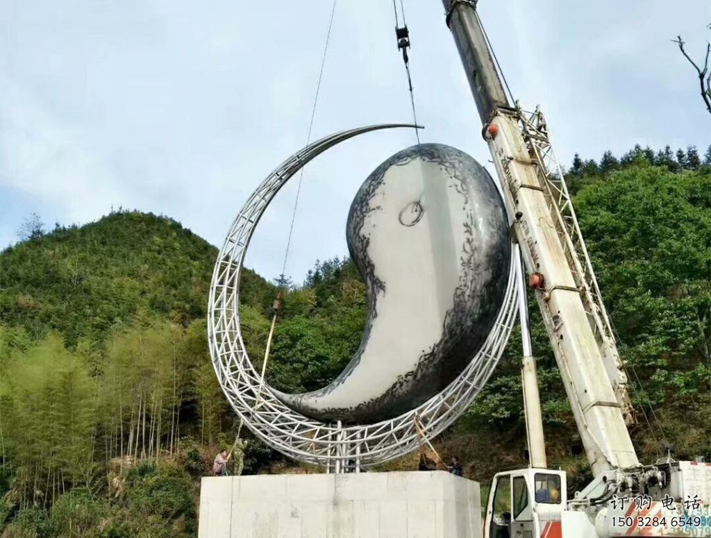 幾何圓月雕塑廠家 發(fā)光鏤空小品 大門口不銹鋼圓月雕塑生產