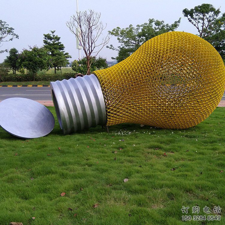 商業(yè)街燈泡雕塑廠家 現(xiàn)代擺件 大型不銹鋼燈泡雕塑生產(chǎn)