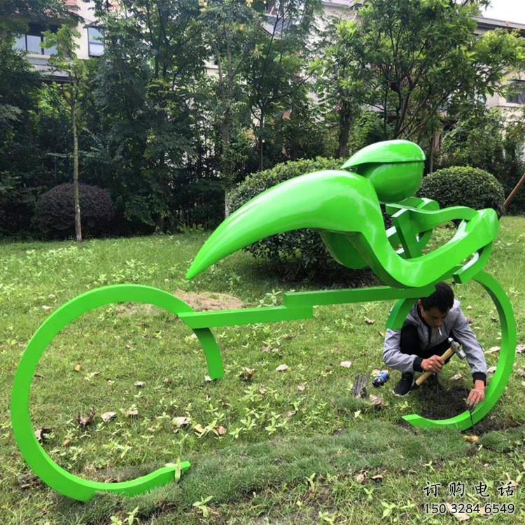 草地賽車雕塑廠家 現(xiàn)代小品 大型不銹鋼賽車雕塑定制