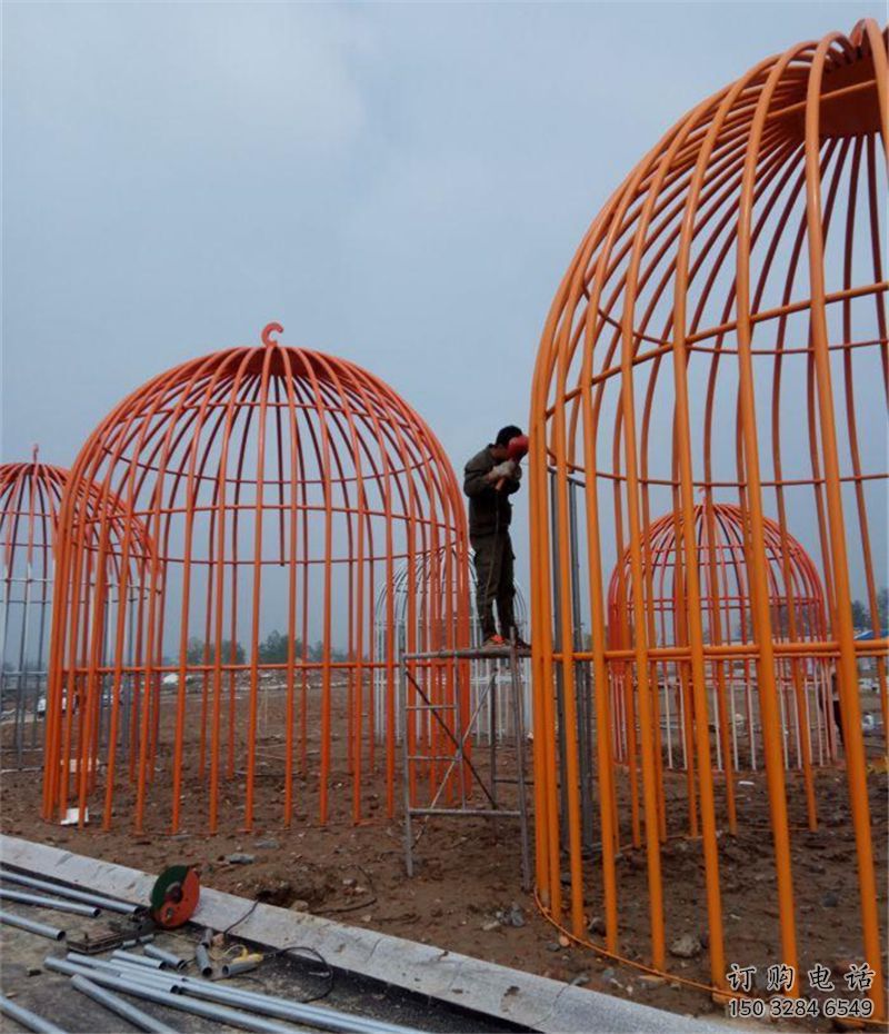 大型鳥(niǎo)籠雕塑廠家 拉絲公園小品 制作不銹鋼鳥(niǎo)籠雕塑廠