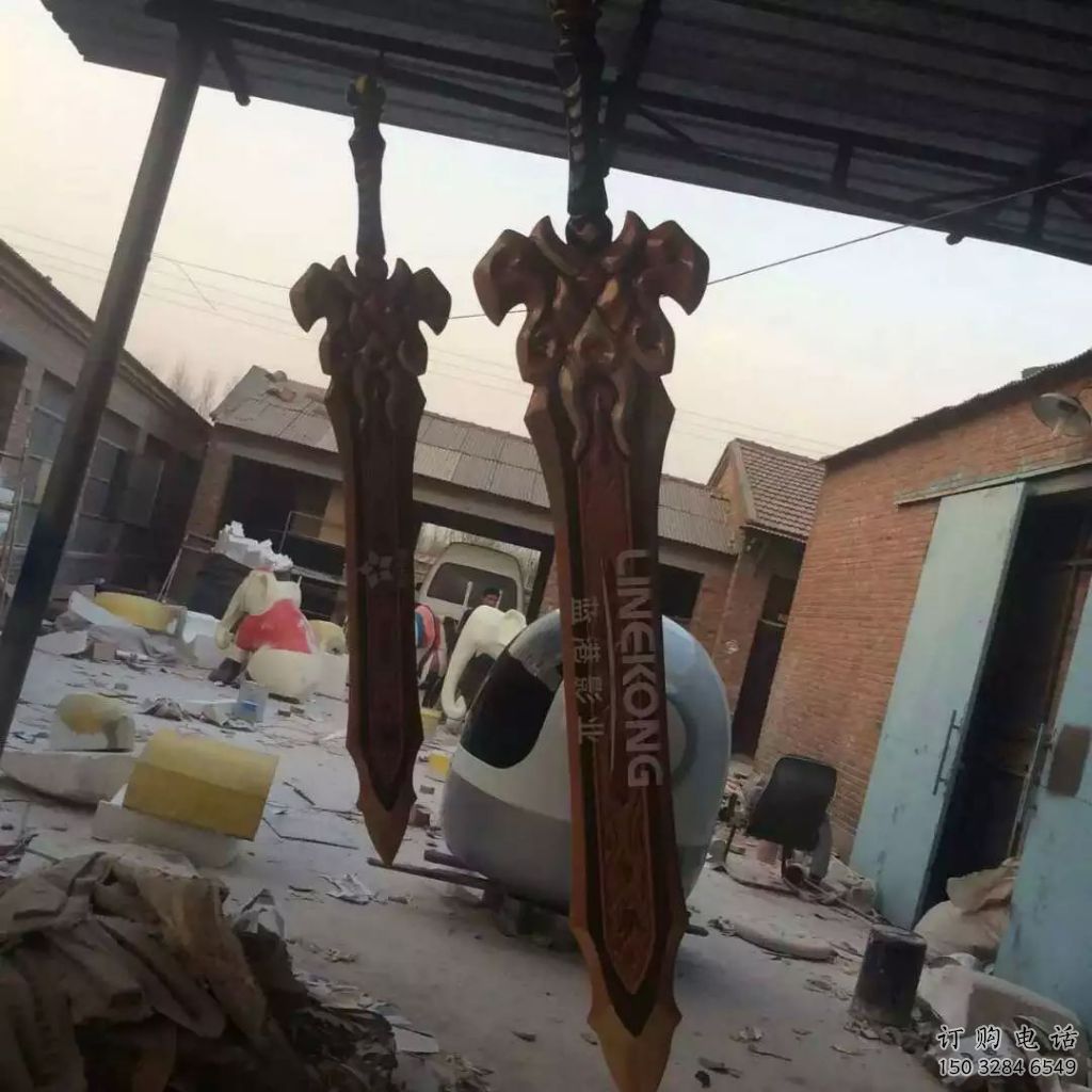 大型利劍雕塑廠家 鍛造烤漆小品 創(chuàng)意不銹鋼利劍雕塑廠