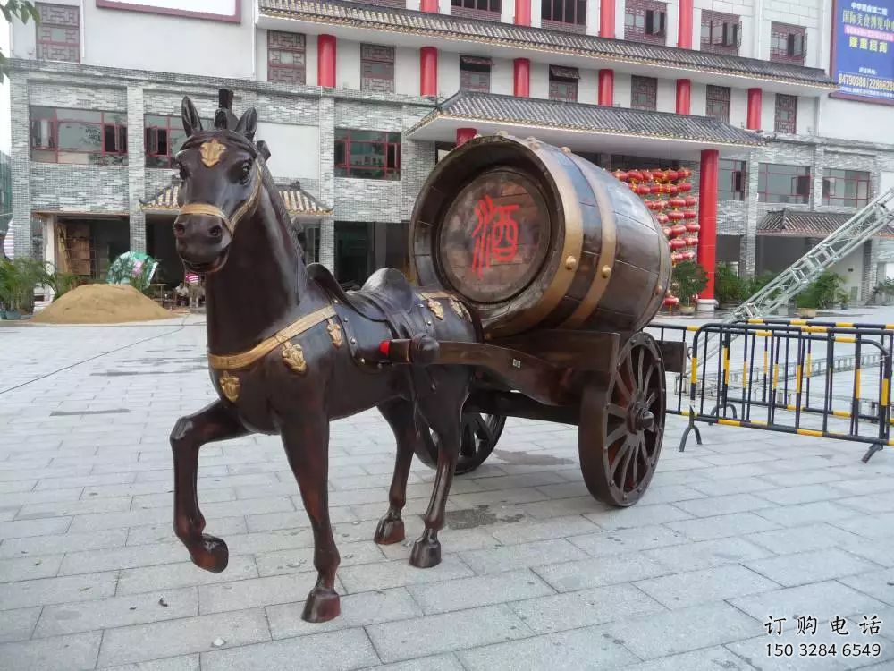 大型酒桶雕塑廠(chǎng)家 創(chuàng)意擺件小品 仿古酒桶雕塑生產(chǎn)
