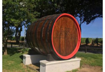 街道酒桶雕塑廠家 現(xiàn)代擺件 廣場酒桶雕塑廠