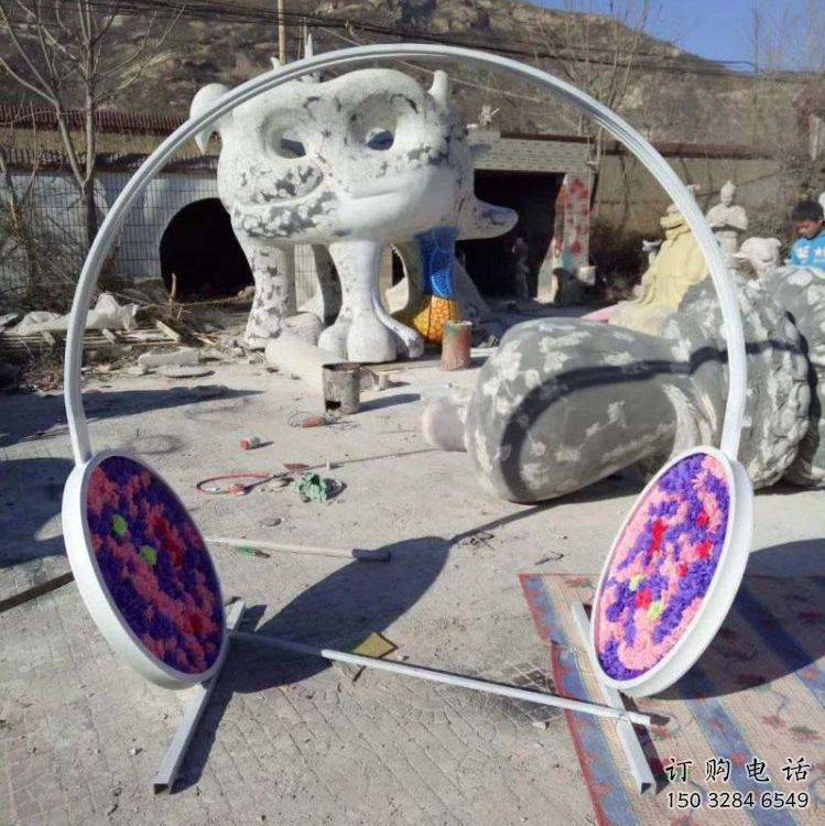 幾何耳機(jī)雕塑廠家 異形街頭小品 音樂不銹鋼耳機(jī)雕塑廠 幾何耳機(jī)雕塑廠家 異形街頭小品 音樂不銹鋼耳機(jī)雕塑廠