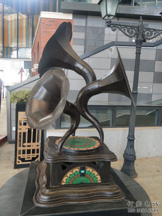 廣場(chǎng)留聲機(jī)雕塑廠家 現(xiàn)代小品 異形不銹鋼留聲機(jī)雕塑廠 廣場(chǎng)留聲機(jī)雕塑廠家 現(xiàn)代小品 異形不銹鋼留聲機(jī)雕塑廠