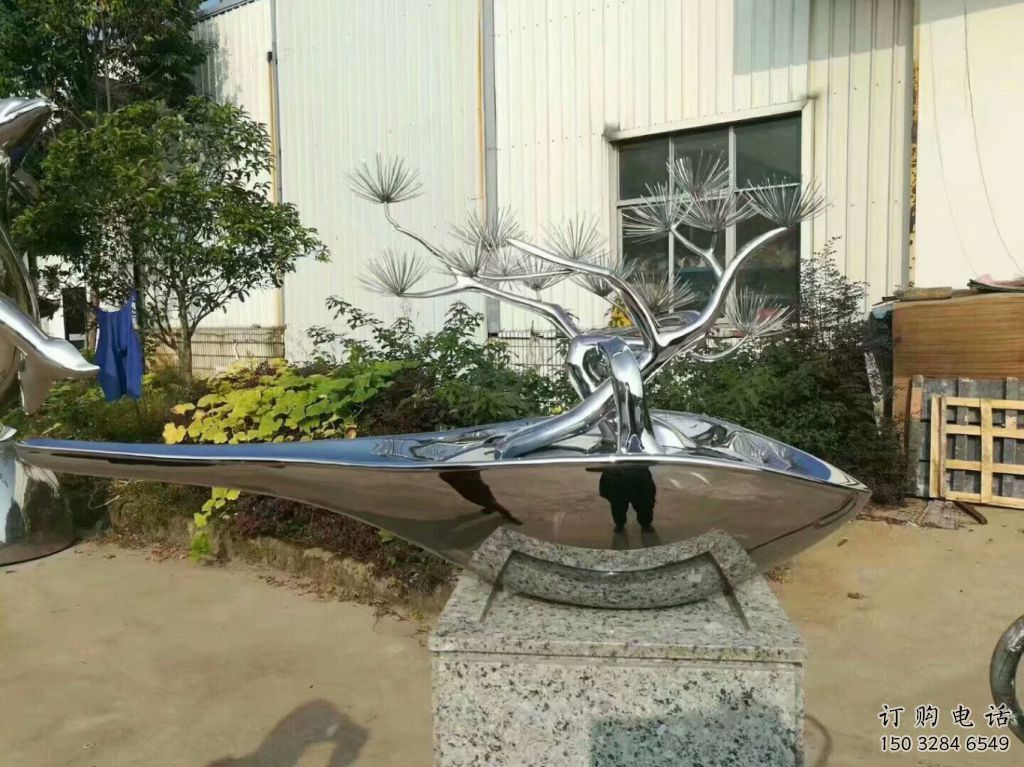 廣場(chǎng)松樹雕塑廠家 鏡面小品 仿真不銹鋼松樹雕塑廠