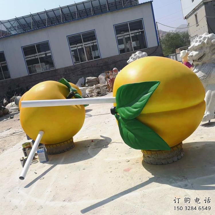 草地桃子雕塑廠家 現(xiàn)代小品 大型桃子雕塑價(jià)格