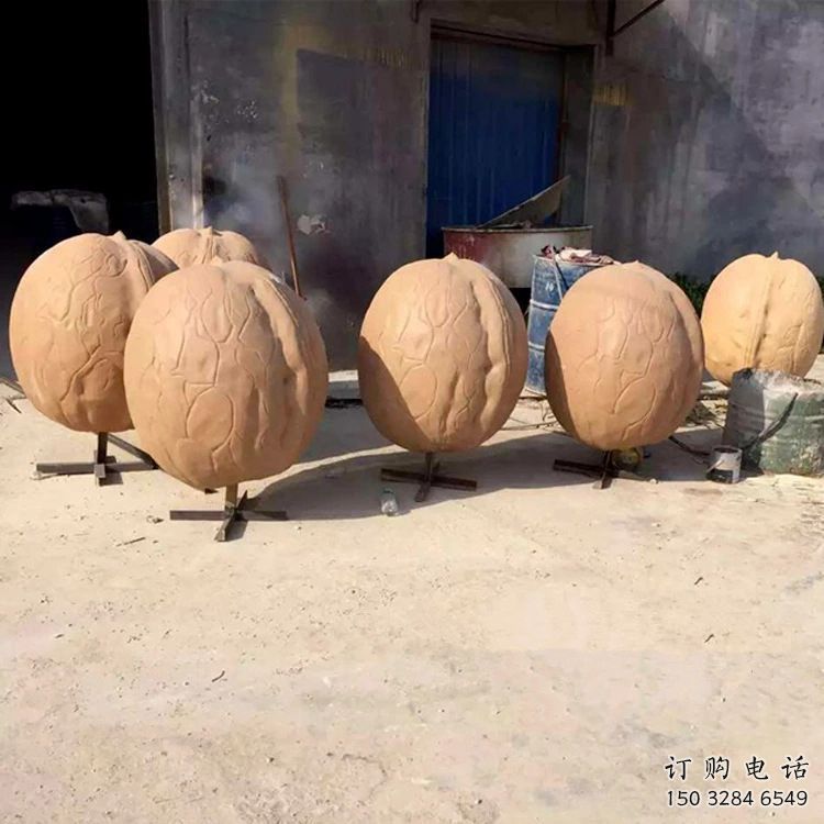 大型核桃雕塑廠家 鍛造小品 創(chuàng)意核桃雕塑定制