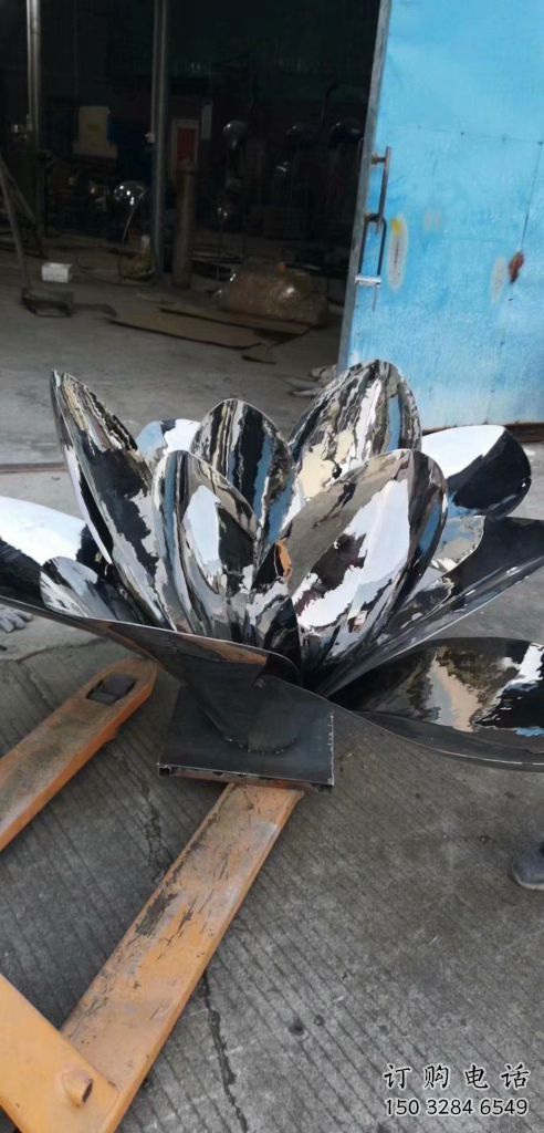 異形并蒂蓮雕塑廠家 現(xiàn)代小品 廣場(chǎng)不銹鋼并蒂蓮雕塑定制 異形并蒂蓮雕塑廠家 現(xiàn)代小品 廣場(chǎng)不銹鋼并蒂蓮雕塑定制