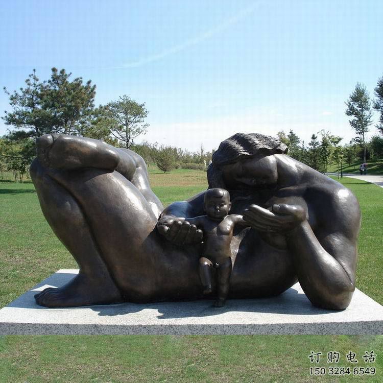 草地母愛雕塑廠家 現(xiàn)代公園小品 大型不銹鋼母愛雕塑廠 草地母愛雕塑廠家 現(xiàn)代公園小品 大型不銹鋼母愛雕塑廠