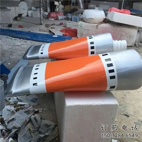 街頭牙膏雕塑廠家 大型別墅區(qū)擺件  現(xiàn)代不銹鋼牙膏雕塑廠
