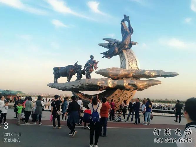 廣場愛情雕塑廠家  現(xiàn)代小品  創(chuàng)意不銹鋼愛情雕塑