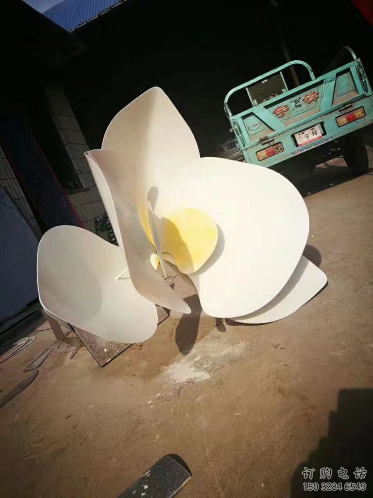 烤漆玉蘭花雕塑廠家  公園小品  現(xiàn)代不銹鋼玉蘭花雕塑廠