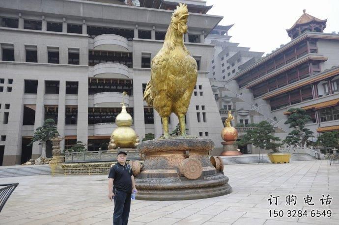 西藏操場(chǎng)小雞雕塑，景觀題材，鍍銅工藝