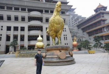 西藏操場(chǎng)小雞雕塑，景觀題材，鍍銅工藝