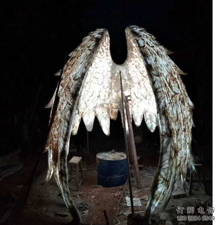 城市翅膀雕塑廠家，網(wǎng)格燈光雕塑，古銅效果
