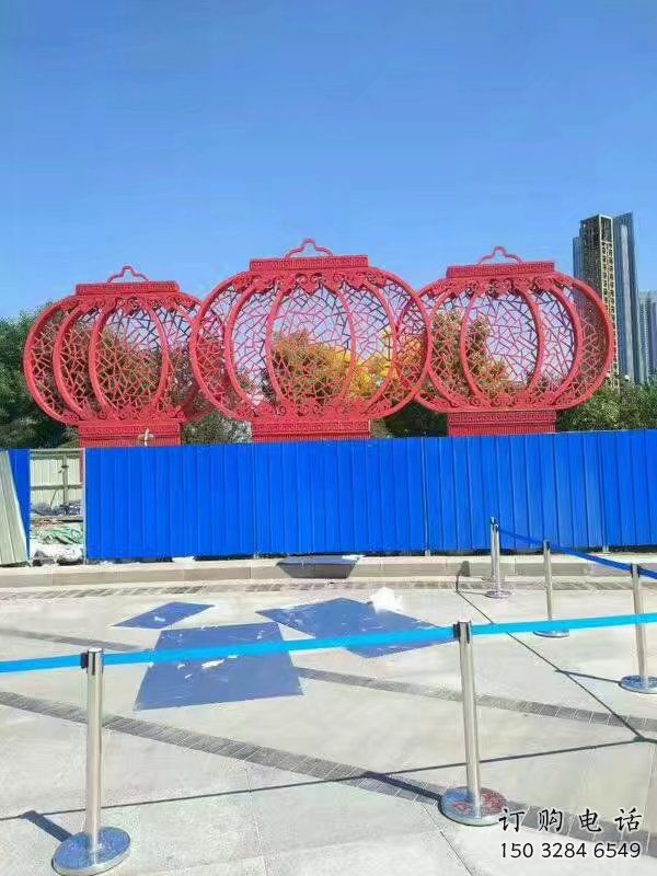 燈籠雕塑標準廠家 拉絲雕塑 步行街雕塑小品