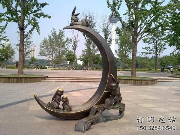 街道月亮雕塑制造商，鍛造景觀雕塑，古銅效果