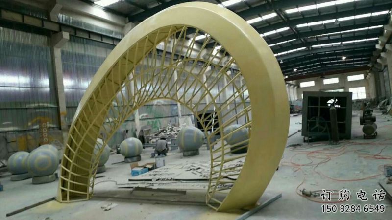 大型不銹鋼拱門雕塑，鏤空烤漆工藝制作