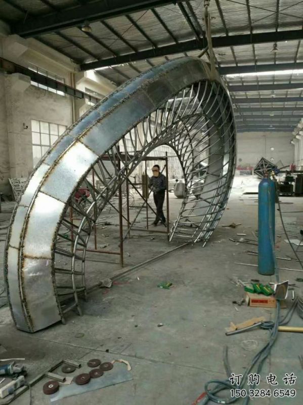 鏤空半圓門頭雕塑，不銹鋼結構大門雕塑制作