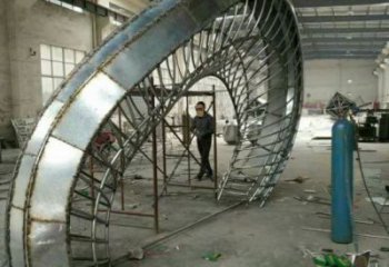 鏤空半圓門(mén)頭雕塑，不銹鋼結(jié)構(gòu)大門(mén)雕塑制作