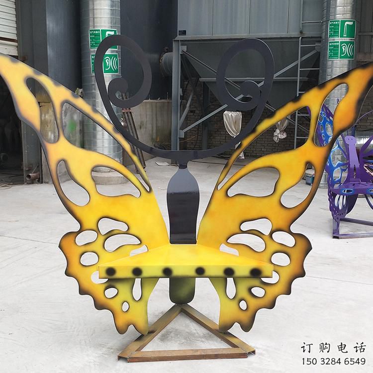 蝴蝶坐凳雕塑，鏤空烤漆工藝，不銹鋼坐凳雕塑廠
